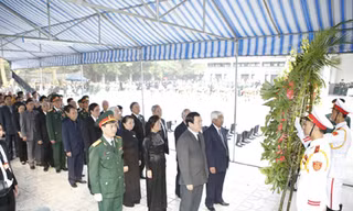 Đoàn T.Ư Mặt trận Tổ quốc Việt Nam viếng Đại tướng