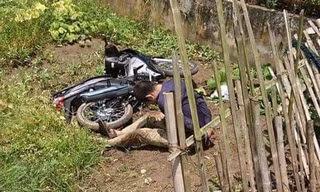 Người dân bắt kẻ có hành vi trộm cắp tài sản.