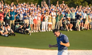Khoảnh khắc biển người hô vang 'Rory' làm rung chuyển Augusta National