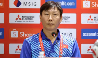 HLV Kim Sang-sik cảnh giác Campuchia: 'Họ đang tiến bộ nhanh' 
