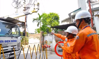 EVNHANOI đảm bảo cung cấp điện ổn định trong cao điểm nắng nóng hè 2025 