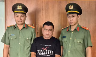 Cơ quan An ninh điều tra tống đạt các quyết định và lệnh đối với bị can Huỳnh Nhật Phương Ảnh: Công an cung cấp