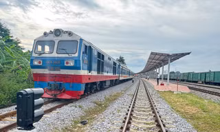 Đoàn tàu dừng ở ga Đông Hà