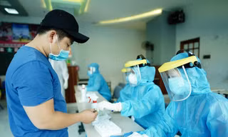 Người từng mắc COVID-19 chỉ nên đi khám khi có các biểu hiện nặng của di chứng 