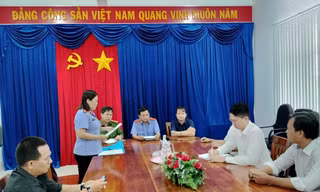 Vụ camera 'ngó' qua nhà hàng xóm: Buổi xin lỗi giống như cuộc họp nội bộ cơ quan