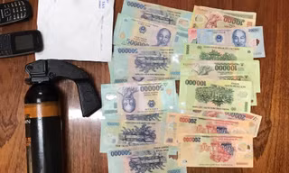 Tạm giữ 5 người trong gia đình đi cướp...'nhà người quen'