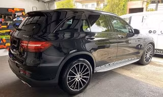 Mua xe Mercedes tiền tỷ cho con gái 9 tuổi, người mẹ khiến cư dân mạng tranh cãi không dứt