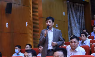 Đại biểu nêu những vướng mắc ở địa phương đến Thường trực Tỉnh ủy Bắc Giang