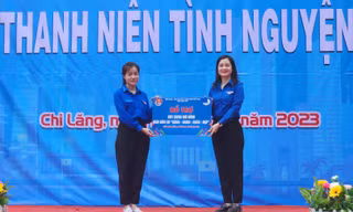Ra quân tình nguyện hè ở địa phương. Ảnh: Duy Chiến 
