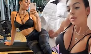 Bạn gái Ronaldo vòng 1 tròn đầy, đường cong nảy nở khi tập gym