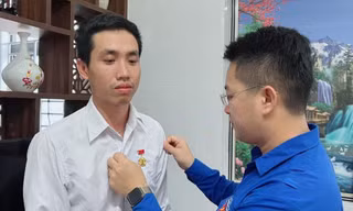 Anh thợ điện cứu người đuối nước được vinh danh Tuổi trẻ dũng cảm