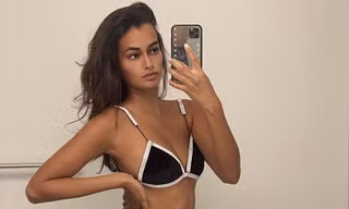 Chân dài xứ Samba Gizele Oliveira quyến rũ trong ảnh selfie