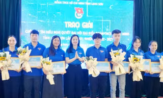 Thủ lĩnh thanh niên Lạng Sơn được tôn vinh có thành tích chương trình "Tháng ba biên giới". Ảnh: Duy Chiến