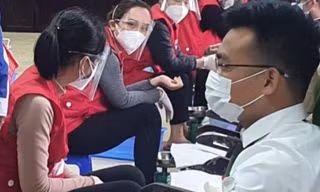 Đội mưa và giá lạnh, gần 1.000 bạn trẻ tham gia ngày hội Chủ nhật Đỏ tại Thanh Hóa