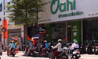 Người dân Đà Nẵng đổ xô mua cờ, áo cổ vũ Olympic Việt Nam