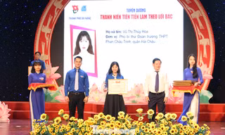 Thành Đoàn Đà Nẵng đã trao tặng cúp và bằng khen cho 37 gương thanh niên tiên tiến làm theo lời Bác cấp thành phố năm 2020. Đây là 37 tấm gương tiêu biểu nhất, xuất sắc nhất trong phong trào thi đua của tuổi trẻ Đà Nẵng