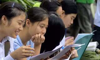 Hàng trăm thí sinh rút hồ sơ xét tuyển NV2