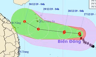 Dự báo đường đi của bão Phanfone trên Biển Đông trong những ngày tới. Ảnh: NCHMF. 