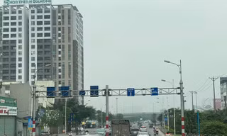 Ngày đầu gia hạn giãn cách, lưu lượng giao thông Hà Nội có dấu hiệu tăng cao
