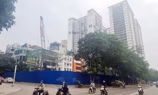 Dự án cao ốc tại nơi quy hoạch bị 'bóp méo' liên tục điều chỉnh, dân lo mất đường đi