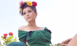 Hotgirl nóng bỏng cùng váy hoa