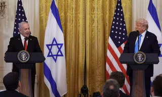 Tổng thống Mỹ Donald Trump và Thủ tướng Israel Benjamin Netanyahu trong cuộc họp báo chung ngày 4/2. (Ảnh: Reuters)