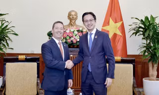 Thứ trưởng Ngoại giao Đỗ Hùng Việt tiếp ông Sean Kotaro O’Neill. Ảnh: Mofa