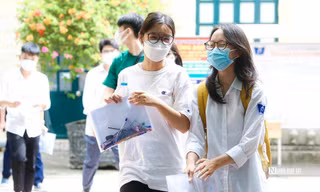 'Chạy đua’ với các khoản đóng đầu năm học