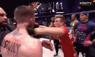 Ẩu đả trên sàn MMA sau pha chọc chảy máu mắt đối thủ