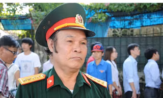 Người thương binh già nghẹn ngào viếng Tướng Giáp