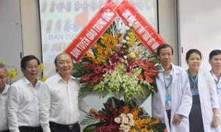 Đoàn công tác Ban Tuyên giáo TƯ chúc mừng ngày Thầy thuốc Việt Nam