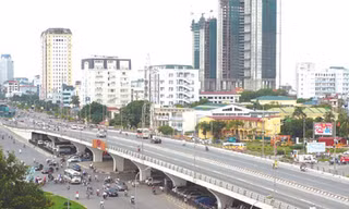 Định phá ba cầu vượt mới xây: Do 'vẽ' nhiều dự án