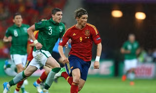 Torres lập cú đúp, Tây Ban Nha tiễn Ireland về nước