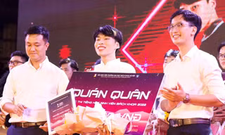 Nam sinh 2003 giành ngôi Quán quân thi tiếng hát sinh viên Bách Khoa