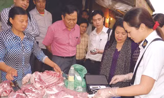 Quy định bán thịt trong tám tiếng: Nhiệm vụ bất khả thi