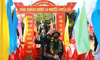 Nhiều thanh niên dân tộc thiểu số Tây Nguyên tình nguyện lên đường nhập ngũ