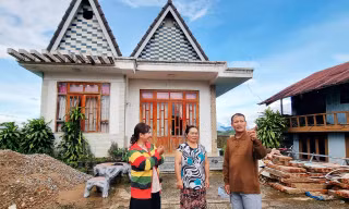 Thương binh Ha Tin sản xuất giỏi, hiến đất mở rộng đường làng