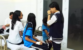 30 học sinh Lâm Đồng nhập viện sau khi ăn kẹo ‘lạ’ 