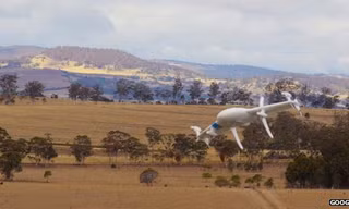 Máy bay không người lái do Google phát triển đã được thử nghiệm thành công tại Australia. Nó có nhiều ưu điểm kết hợp giữa máy bay thông thường và trực thăng.