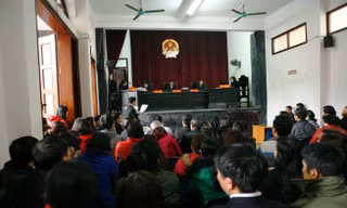 Phiên tòa thu hút nhiều PV báo chí và đông đảo người dân đến theo dõi.