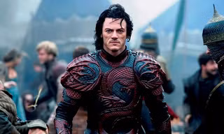 Luke Evans thủ vai Dracula trong “Chuyện chưa kể về Dracula” (Nguồn: Universal) 