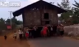 Khiêng cả ngôi nhà chuyển đến chỗ mới