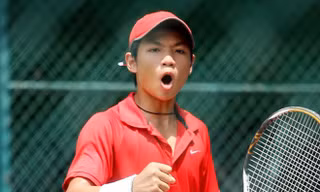 Tay vợt Nguyễn Hoàng Thiên