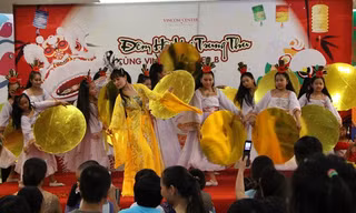Tưng bừng ‘Vầng trăng cổ tích’