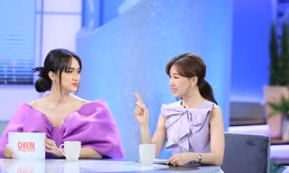 “Chị Em Chúng Mình“: 17 tuổi vẫn chưa dậy thì, Hari Won từng muốn làm đàn ông