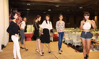 Chết mê vòng eo quyến rũ của siêu mẫu Hà Anh