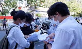 Thủ khoa 30 điểm khối B quyết “giấu facebook”, bạn bè bỏ nhỏ “cực dễ thương và siêu giỏi”