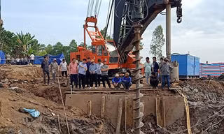 Bộ Giao thông phối hợp ứng cứu bé trai rơi xuống hố bê tông 35m