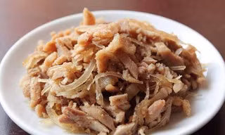  Vũ cho biết do có bí quyết riêng nên bì heo do chàng trai này tự làm không nặng mùi.