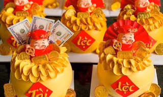 Đà Nẵng: 'Bão' đơn bánh kem hũ vàng dâng Thần tài 